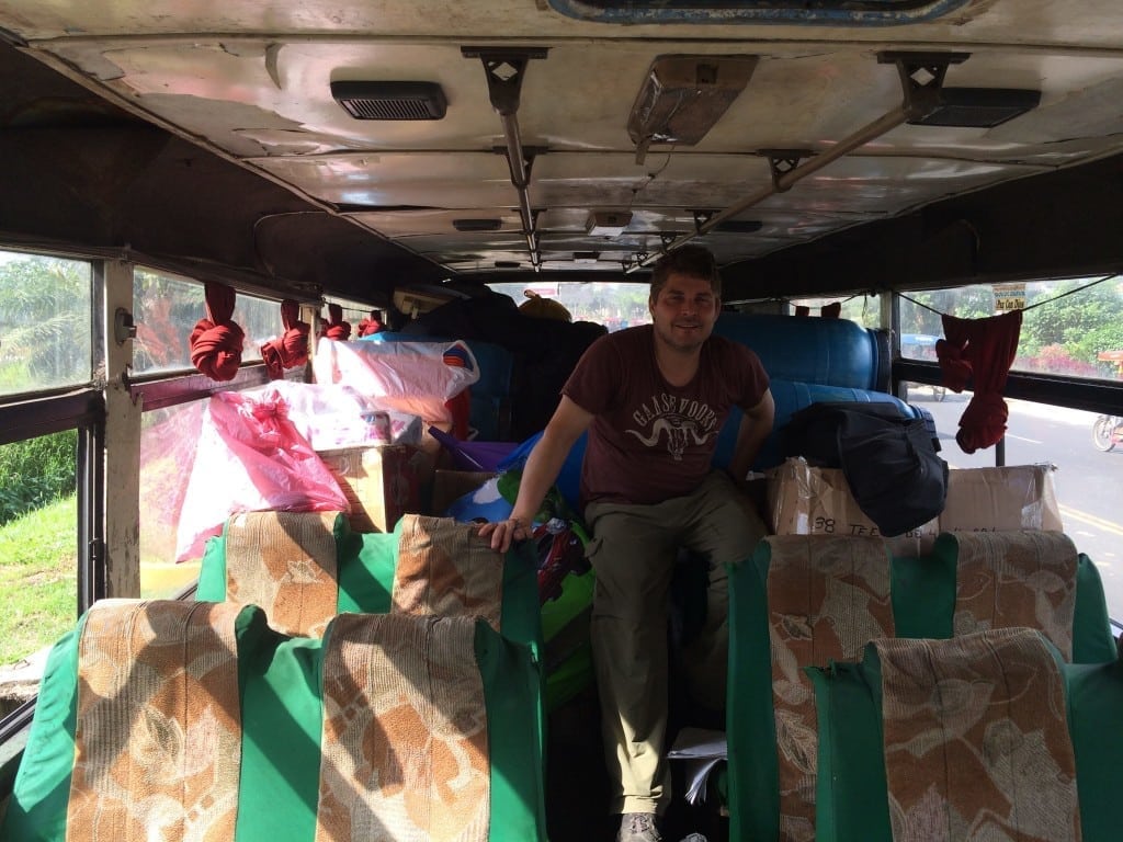 在TfP的神奇巴士内，将材料从伊基托斯运送到秘鲁的瑙塔