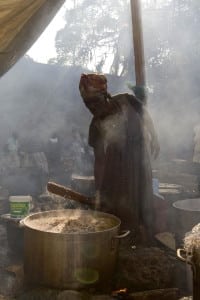 海地妇女做饭